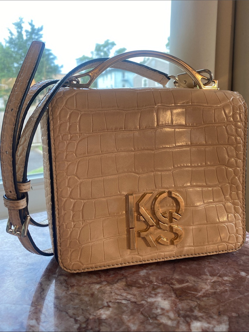 Micheal Kors Bag faux embossed Crocodile Print Gold Tone Handle Adjustable Strap